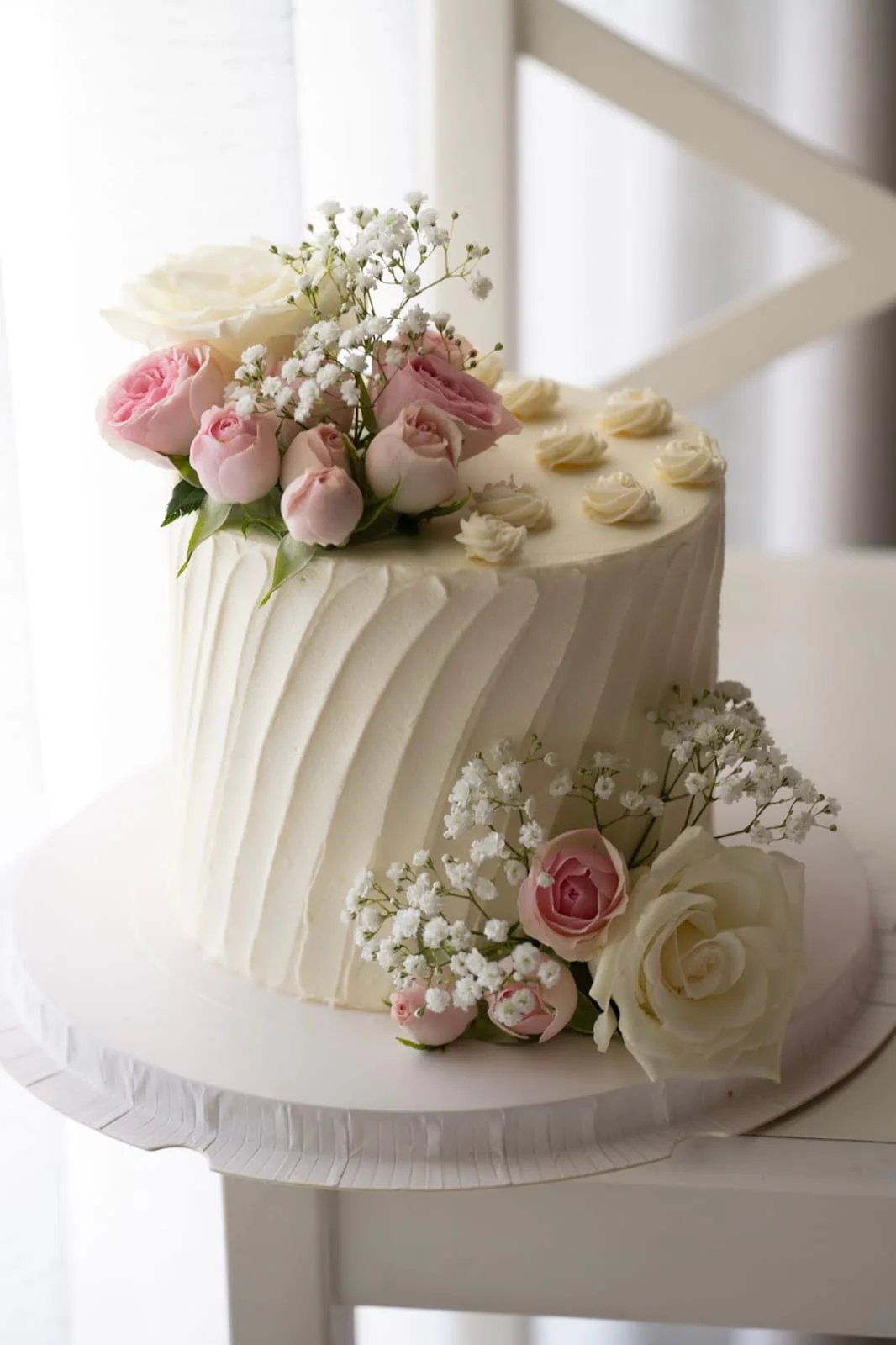 Ivory ribbed cake with blush and white rose clusters
