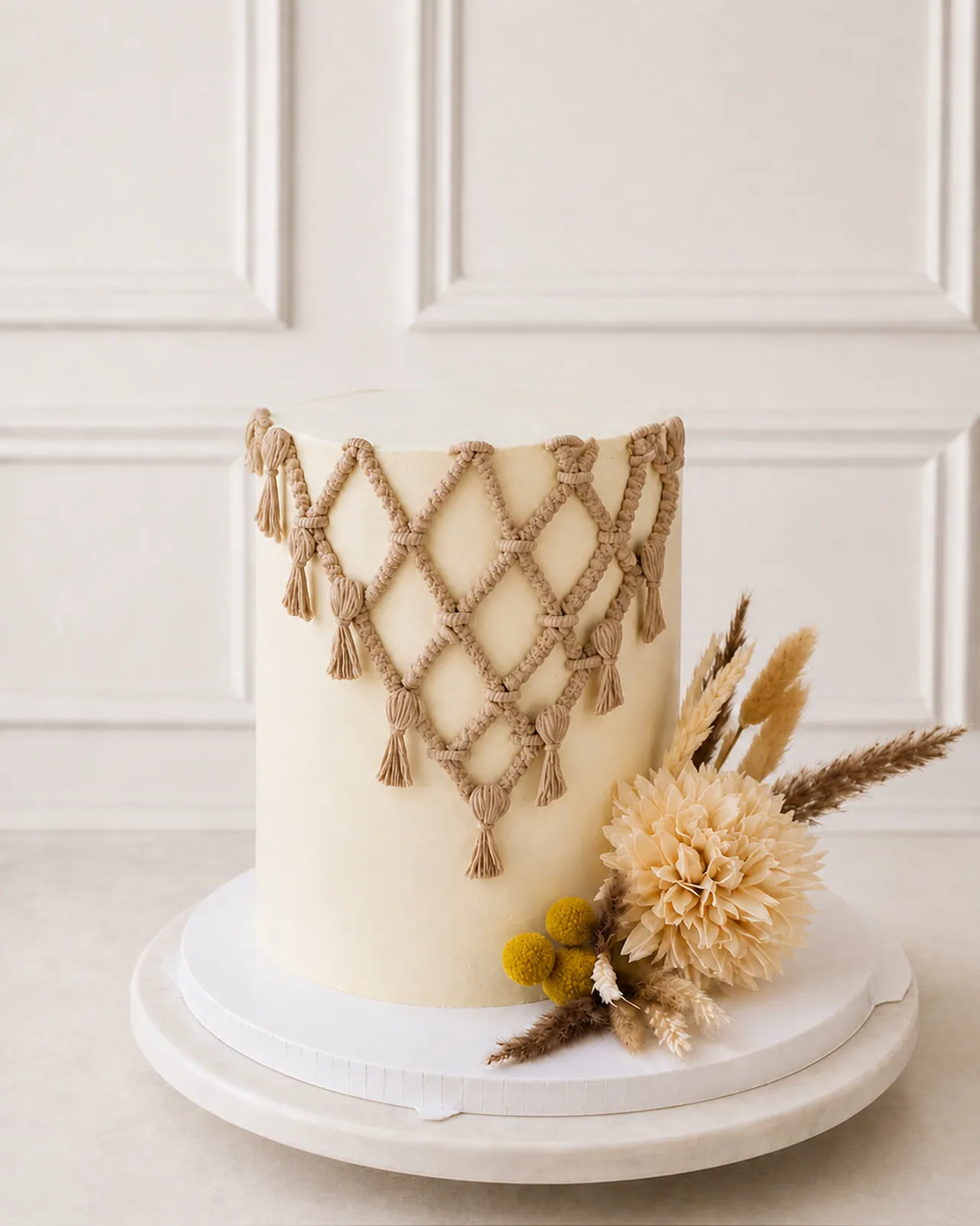 Macrame cake with dried pampas